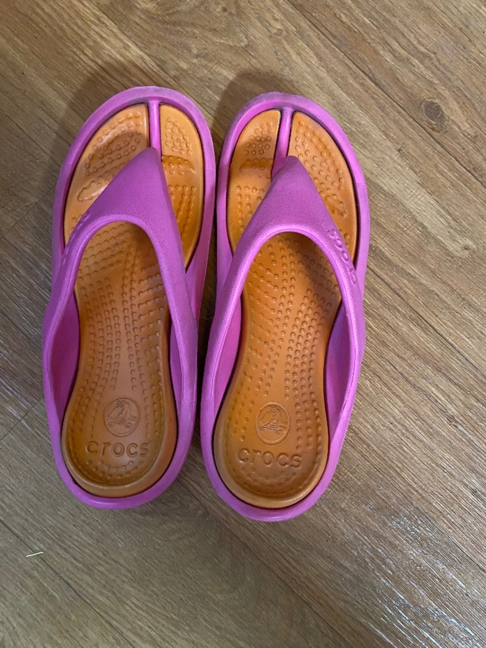 Women’s CROCS pink and orange flip flop sandals size 7